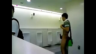 plan exhib aux chiottes publiques